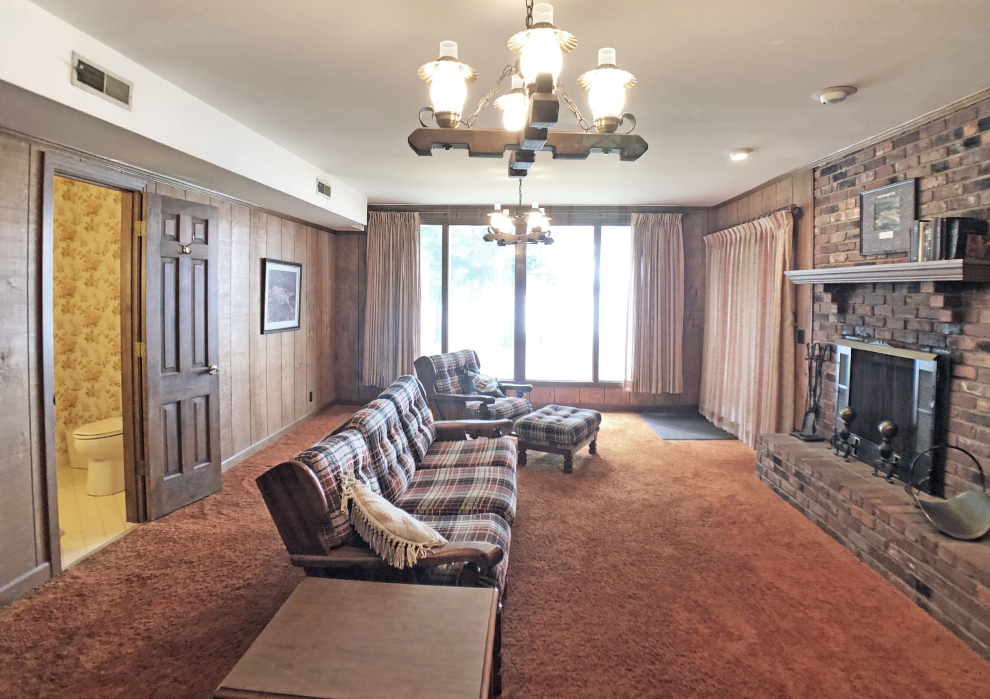 Downstairs Living Room w/ Fireplace & Full Bath Downstairs Living Room w/ Fireplace & Full Bath